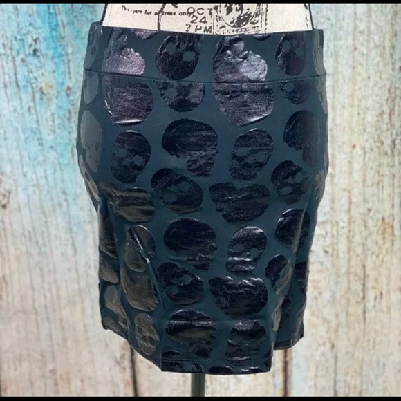Iron Fist NWT Black Skullz Club Mini Skirt - Picture 8 of 13